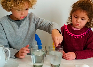 remover vasos con agua y sal